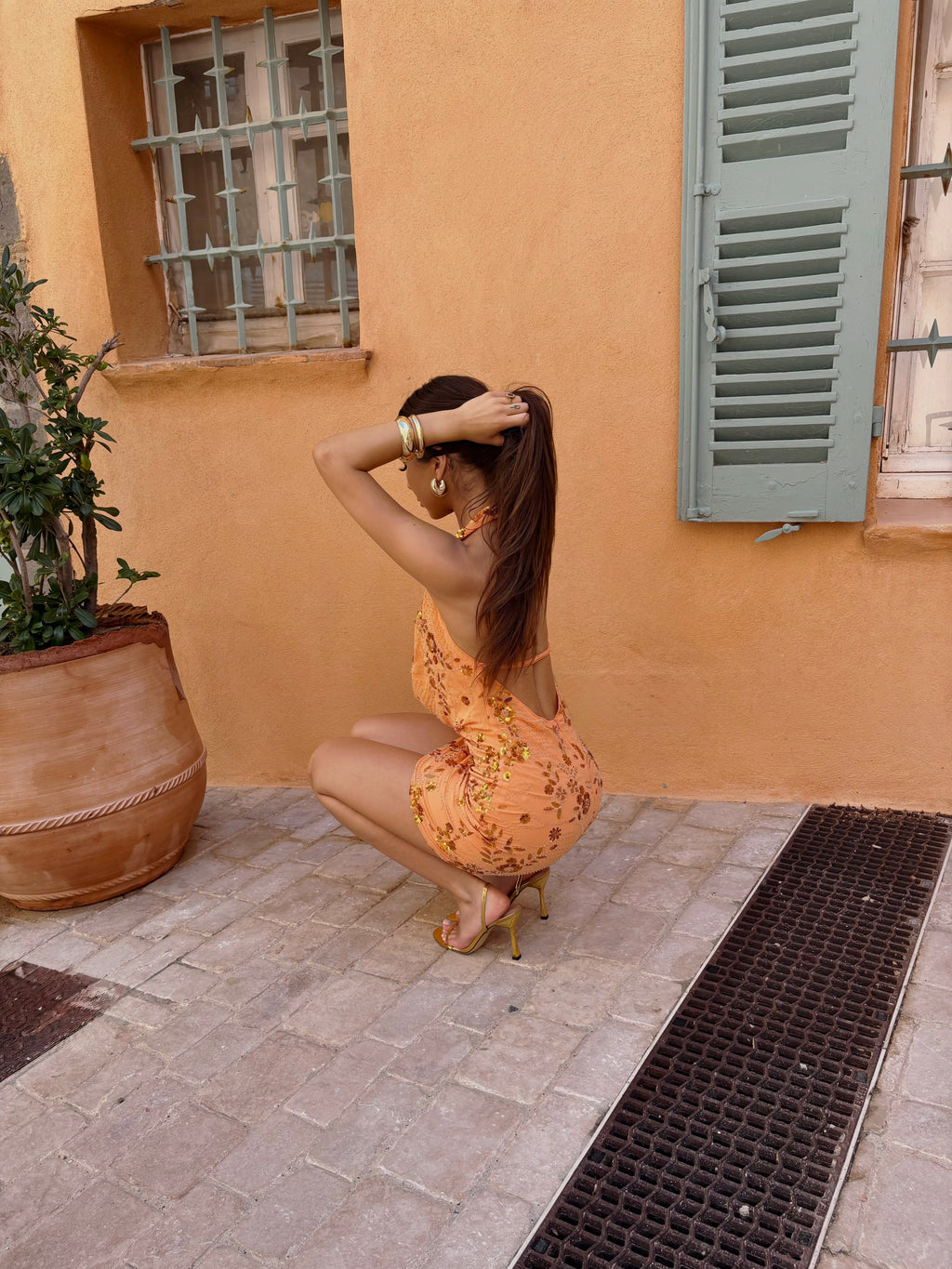 Robe orange à sequins