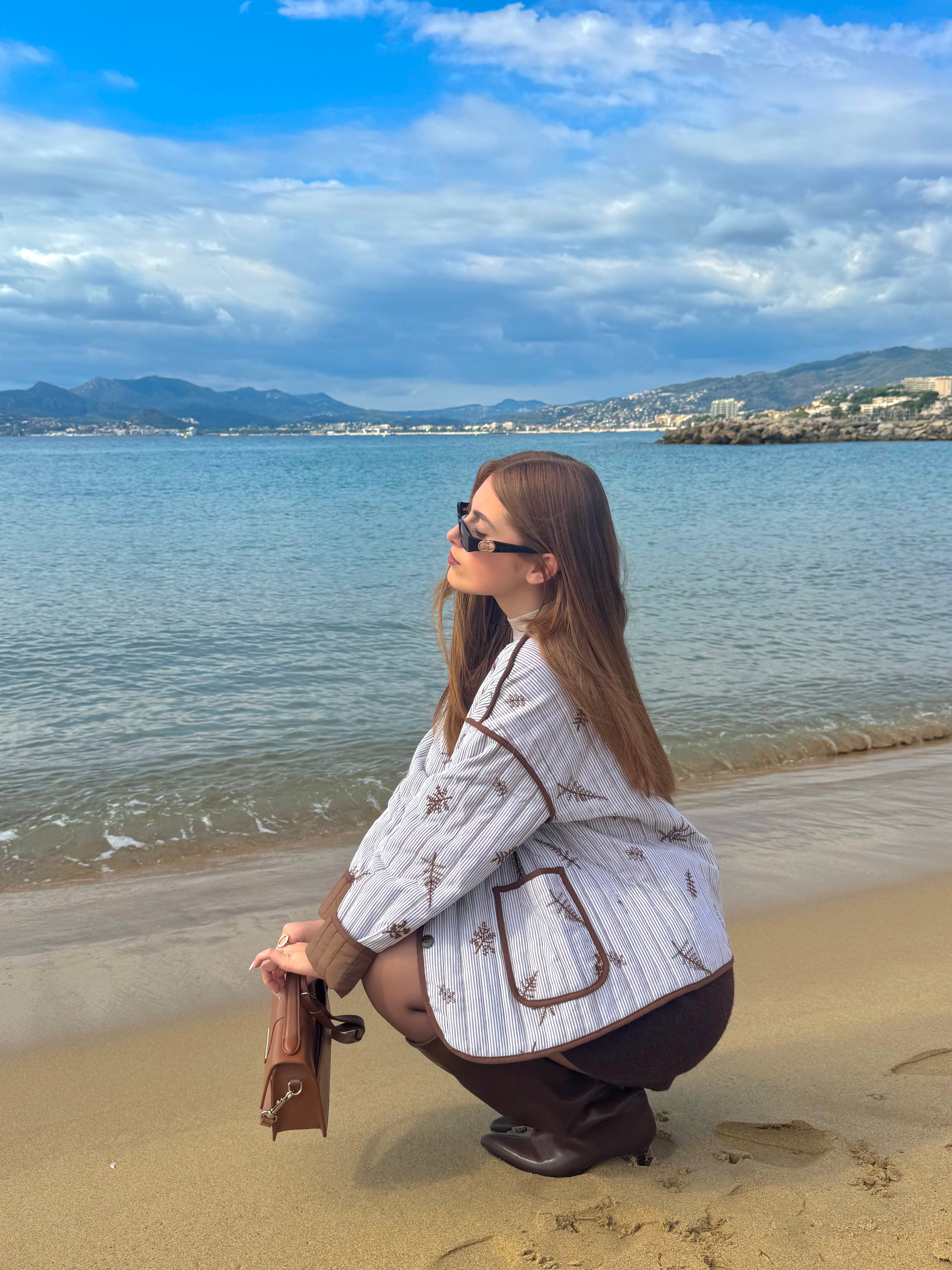 Veste matelassée beige à broderies